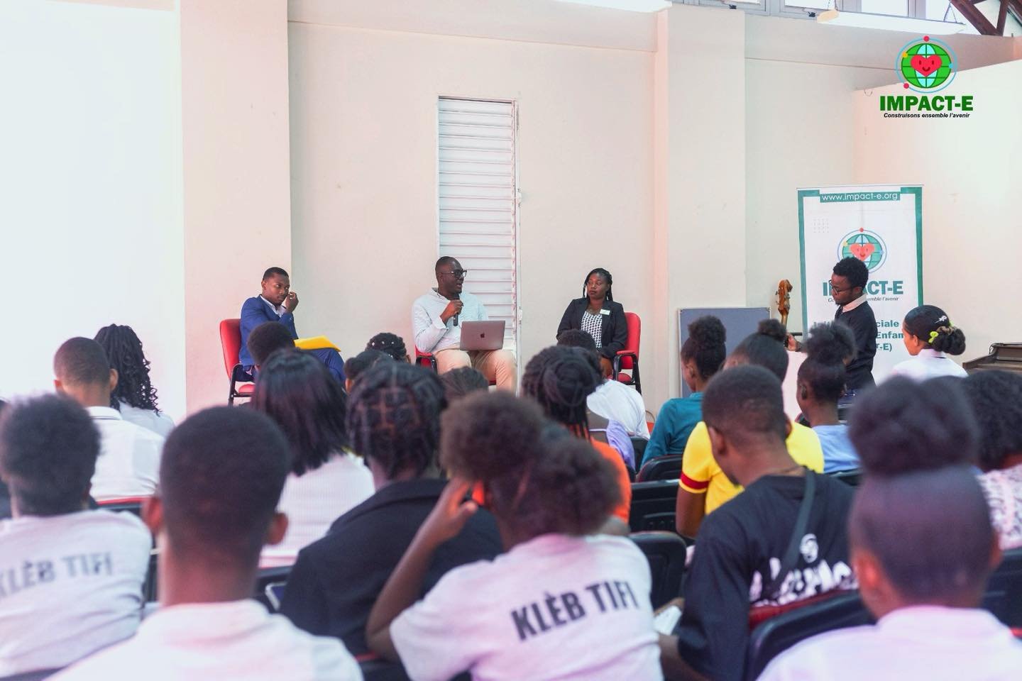 Table de consertation pour enforcer l&rsquo;engagement citoyen et le leadership des jeunes &agrave; Cit&eacute; Soleil
