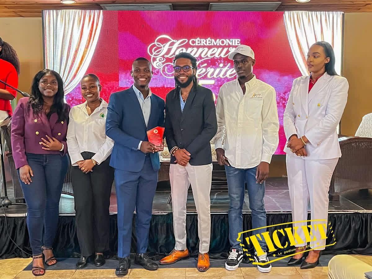 Parmi les 25 jeunes Ha&iuml;tiens inspirants, Shneeder LINCIFORT honor&eacute; par Rival Promo